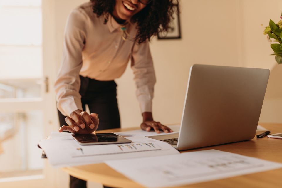 SASU ou micro-entreprise, que choisir quand on démarre seul ?